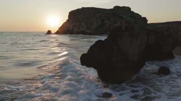 Sun rises over the Sea of Azov on Generals beach. Karalar regional landscape park in Crimea. — Stock Video