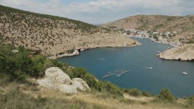 Balaklava popüler bir Kırım beldesidir. Bay eski denizaltı üssü.