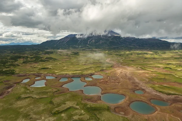 Uzon Caldera i Kronotsky naturreservat på Kamtjatka-halvön. — Stockfoto