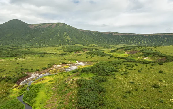 Uzon Caldera dans la réserve naturelle de Kronotsky sur la péninsule du Kamchatka . — Photo