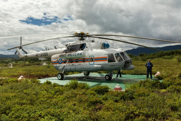 Hubschrauberlandeplatz in der Caldera von Uzon. — Stockfoto