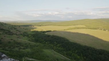 Şehir Eski Kermen Ortaçağ Kalesi şehirde Kırım Yarımadası mağara.