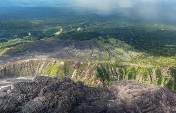 Volcan Caldera Maly Semyachik. Réserve naturelle de Kronotsky sur la péninsule du Kamchatka . — Photo