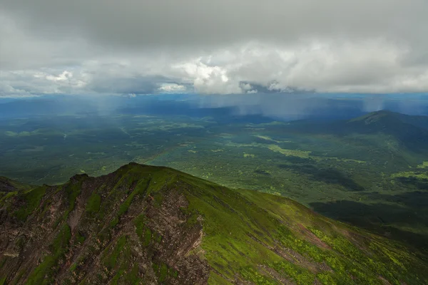 Reserva Natural Kronotsky en la península de Kamchatka. Vista desde el helicóptero . —  Fotos de Stock