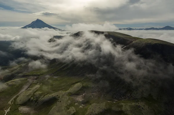 Estratovulcão Vilyuchinsky. Parque Natural South Kamchatka . — Fotografia de Stock