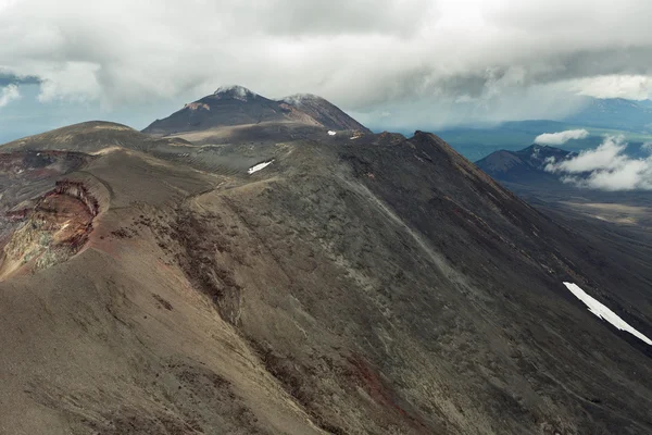 Maly Semyachik est un stratovolcan. Réserve naturelle de Kronotsky sur la péninsule du Kamchatka . — Photo