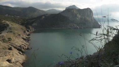 Blue bay ve mount Karaul-Oba görünümünü. Crimea, Karadeniz dağlarında.