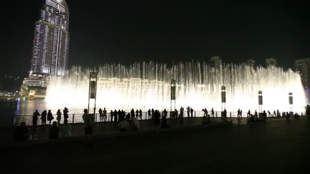 Burj Khalifa Performing Fountain (Dubai). Emiratos Árabes Unidos . — Vídeos de Stock