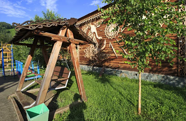 Wooden swing on the territory of the Tourist complex "Three bear — Stock Photo, Image