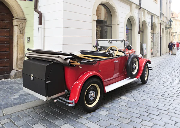 Retro car in the center of Prague. — Stock Photo, Image