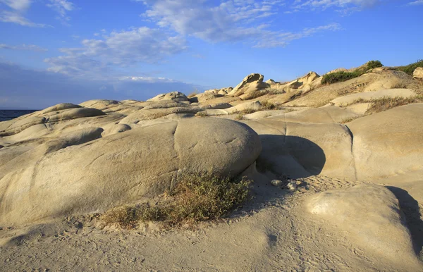 Каменный плащ Вурвуру Бич. Красивый пейзаж . — стоковое фото