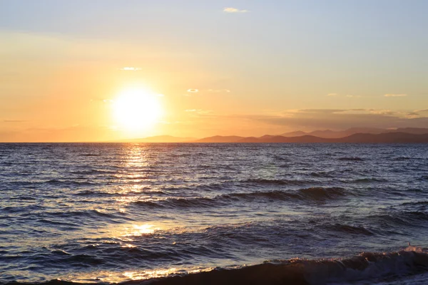 Huge sun sets in the Aegean Sea. — Stock Photo, Image