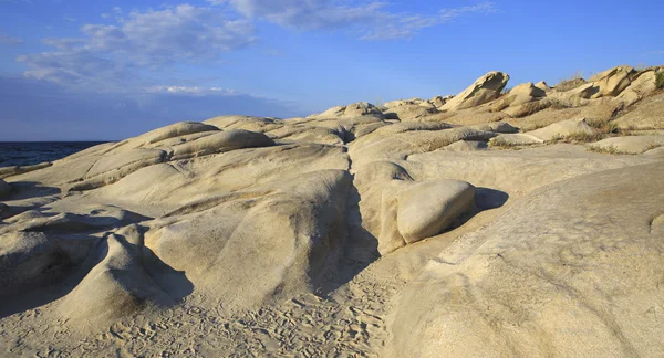 Taş cape vourvourou plaj. akşam peyzaj. — Stok fotoğraf