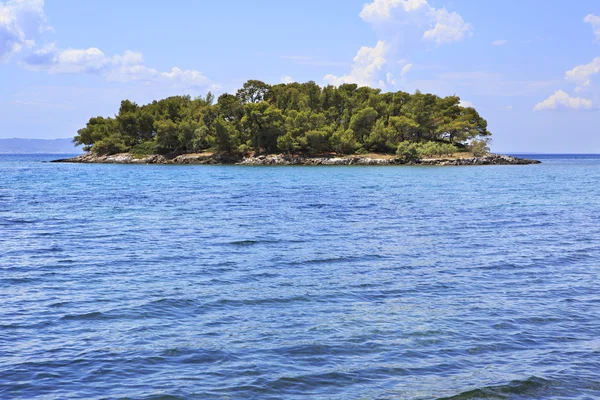 Ilha pitoresca no Mar Egeu . — Fotografia de Stock