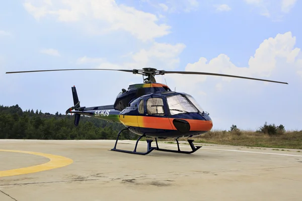 Helicóptero en el sitio . — Foto de Stock