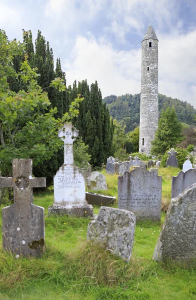 Cemitério celta e torre redonda — Fotografia de Stock