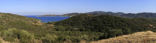 Montagne panoramiche e baia del Mar Egeo . — Foto Stock