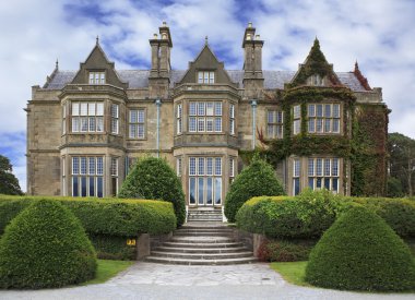 Killarney Ulusal Parkı 'ndaki Muckross Evi.