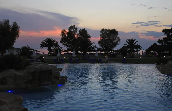 Piscina al atardecer . —  Fotos de Stock