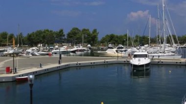 Tekneler özel Dock Panoraması. Porto Carras Grand Resort. Kuzey Yunanistan.