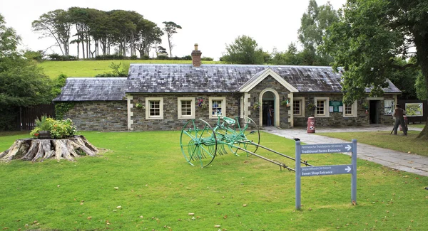 Traditional Farms Entrance in Muckross gardens. — Stock Photo, Image