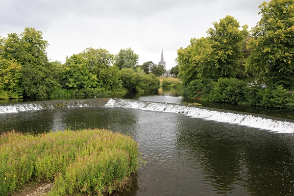 Rivière Suir dans la ville Cahir . — Photo