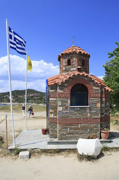 Kaplica na plaży Ouranoupoli — Zdjęcie stockowe
