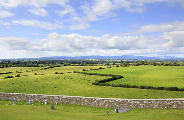 Hermoso paisaje de verano. Vista desde la Roca de Cashel. —  Fotos de Stock