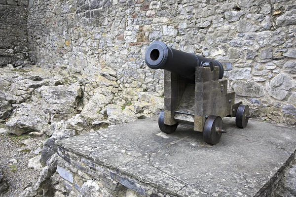 Pistolet w Cahir Castle. — Zdjęcie stockowe