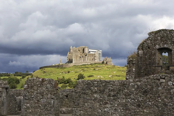 Ερείπια της Μονής kilmacduagh. — ストック写真