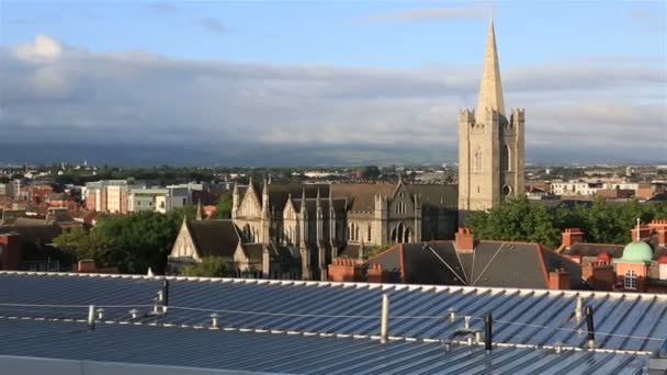 Blick auf Dublins Innenstadt am Morgen. — Stockvideo