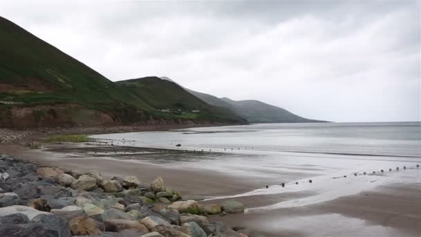 Playa en el océano Atlántico . — Vídeo de stock