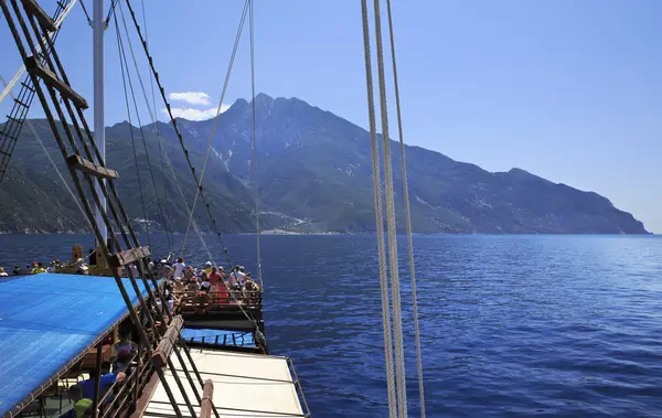 Excursão em um iate no Monte Athos . — Fotografia de Stock