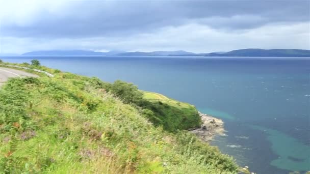 Prachtige landschap langs de Atlantische Oceaan. — Stockvideo