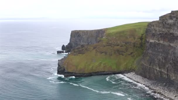 Cliffs of Moher and Atlantic Ocean. — Stock Video