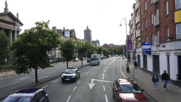 Reis door de straten van Dublin. — Stockvideo