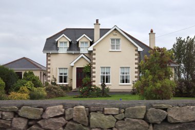 Galway şehrin varoşlarında modern konaklama