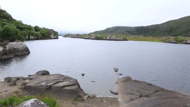 Schöner oberer See im Killarney Nationalpark. — Stockvideo