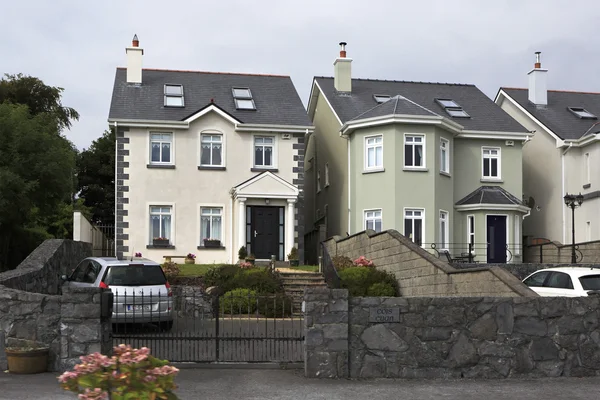 Modern accommodation on the outskirts of town Galway — Stock Photo, Image