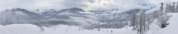 Panoráma a hegyekre Rosa Khutor Alpine Resort — Stock Fotó