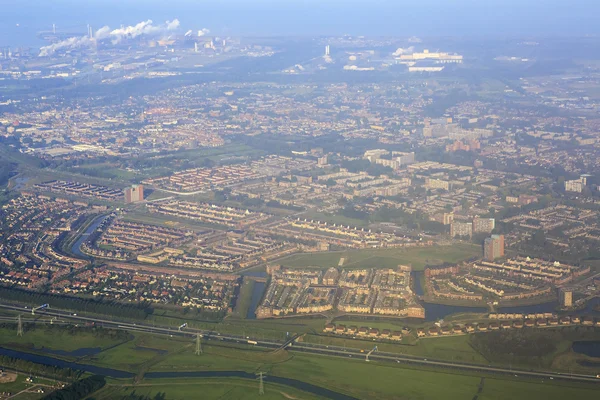 Amsterdam vanuit het vliegtuig. — Stockfoto