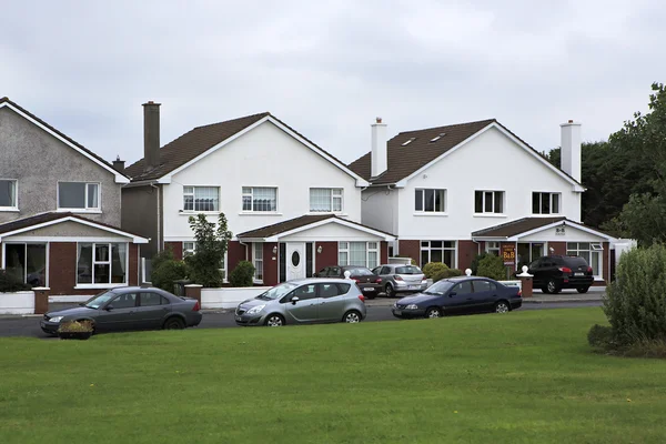 Modern accommodation on the outskirts of town Galway — Stock Photo, Image