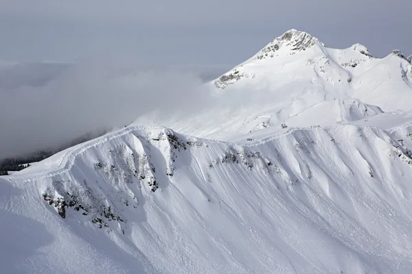Trzeci szczyt Aigbi w górach Kaukazu. — Zdjęcie stockowe