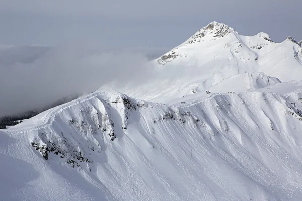 Terza vetta Aigbi nelle montagne del Caucaso . — Foto Stock