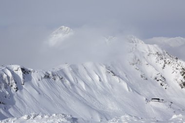 Üçüncü en yüksek Aigbi Kafkasya dağlarında.