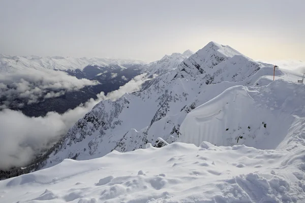 Csúcs kő pillér Rosa Khutor Alpine Resort — Stock Fotó