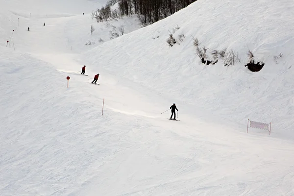 Berg skitrack op de helling. — Stockfoto