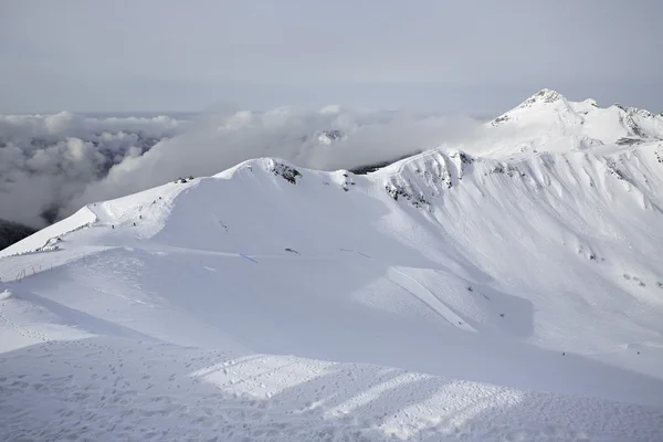 Terza vetta Aigbi nelle montagne del Caucaso . — Foto Stock