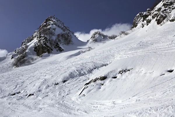 Belle montagne innevate del Caucaso . — Foto Stock