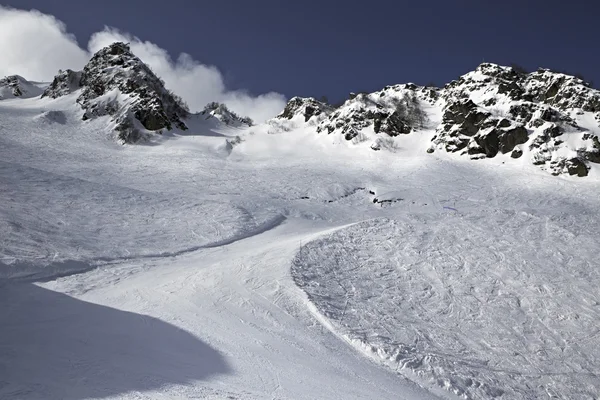 Mountain skitrack on the slope. — Stock Photo, Image